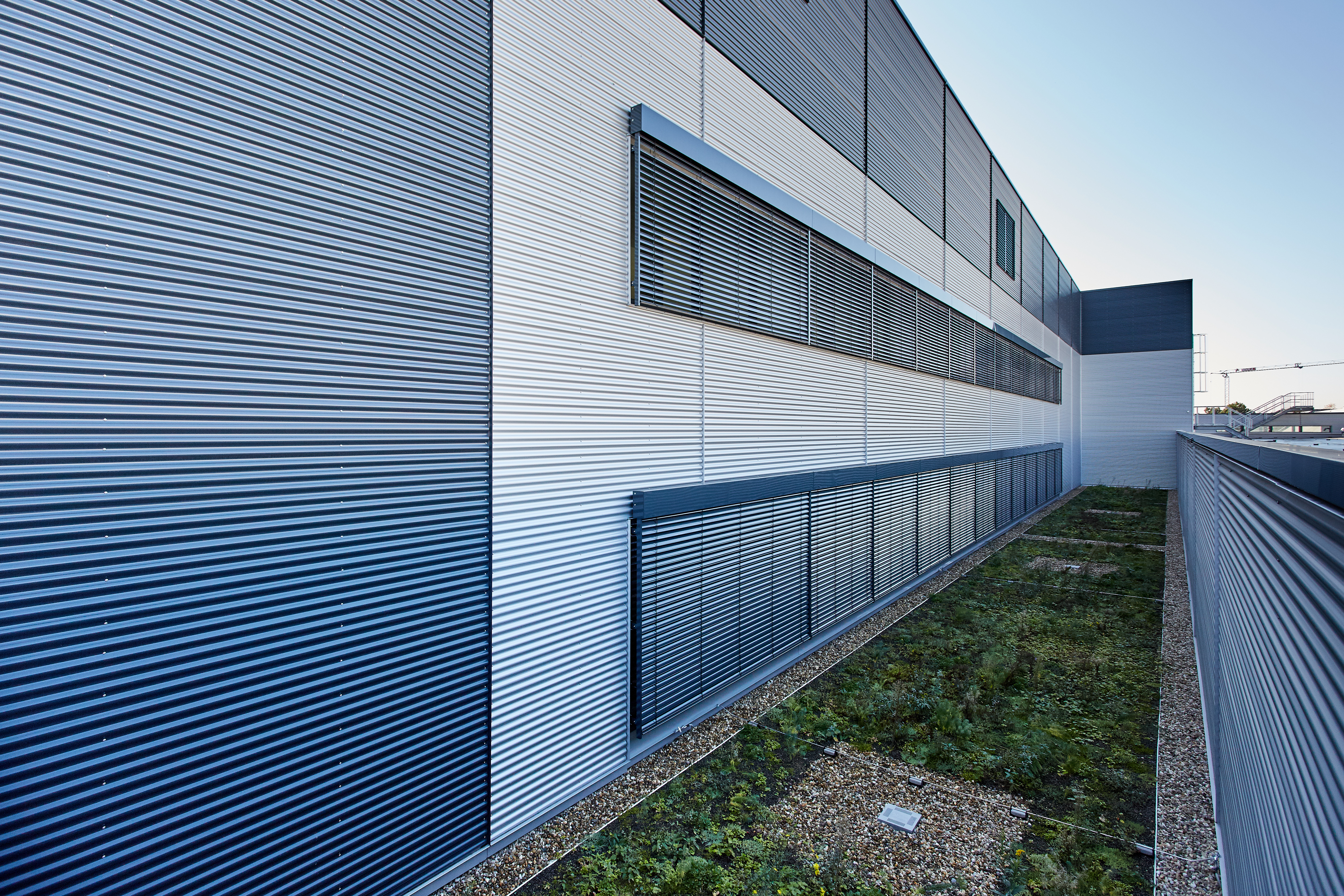 pim, flatroof, flat roof, fri, FRI, Flachdach, insulation, Solarrock, higher stressed flat roof, höher beansprucht, walkway, Wartungsweg, Germany, SEW Bruchsal 10/2017, Job 5091