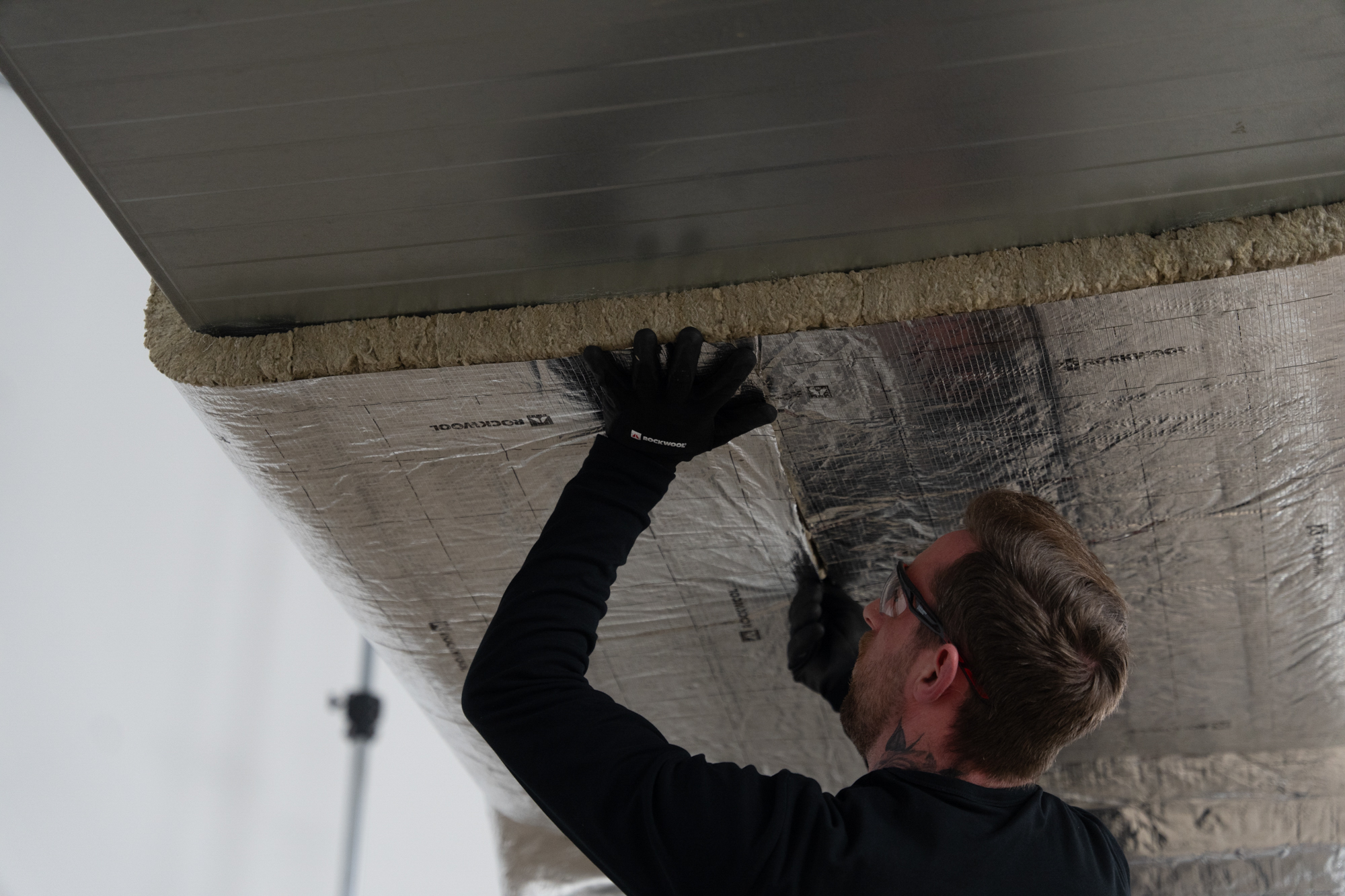 ROCKWOOL Prolit Lamella Mat: Installation Guide
EN: Thermal and acoustic insulation for circular and rectangular ventilation ducts.
ES: Aislamiento térmico y acústico para conductos de ventilación circulares y rectangulares.